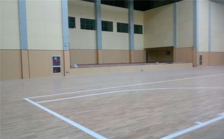 上海20厚排球馆木地板厂家去哪找？