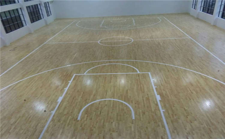 重庆专业的篮球馆木地板多少钱一平米？