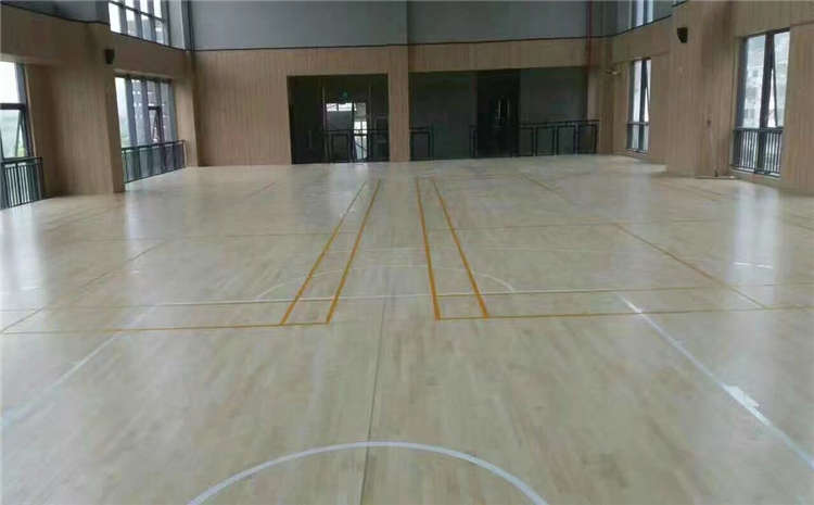指接板篮球场实木地板怎么翻新