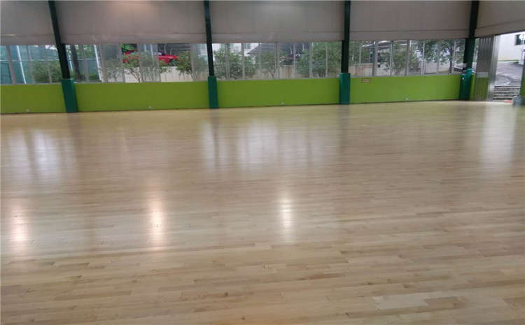 柞木篮球运动地板怎么翻新？
