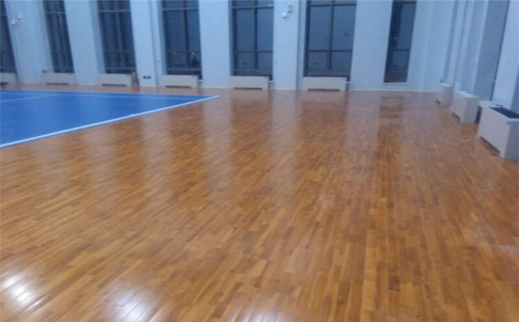 橡胶木运动篮球地板安装工艺