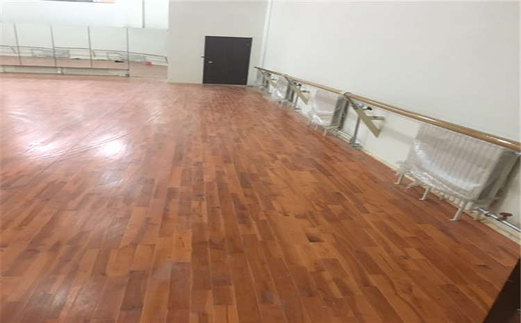 重庆俄勒冈松篮球馆木地板怎么维修？
