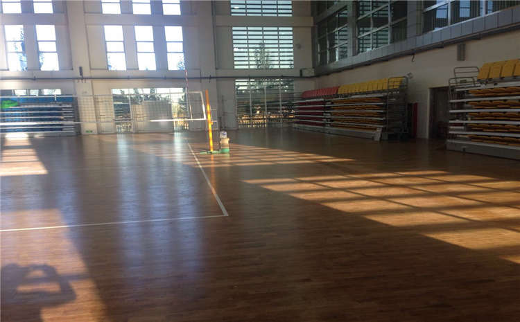 枫桦木篮球场实木地板怎么翻新？