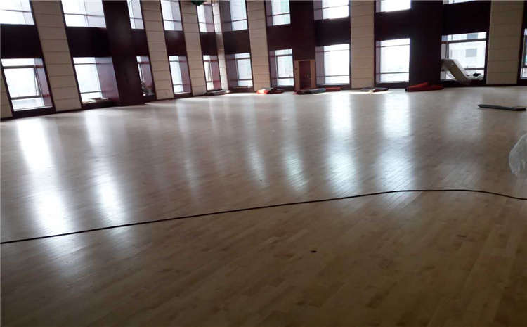 学校篮球场木地板哪个牌子好？