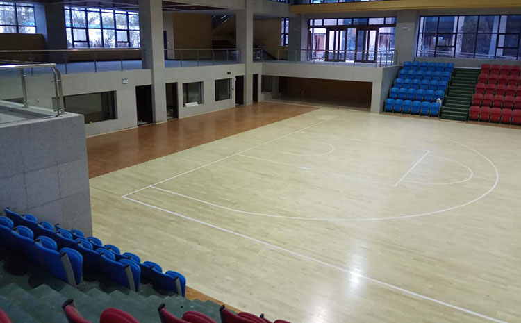 重庆学校篮球场地木地板造价是的多少？